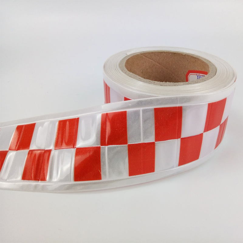 Red checkered reflective lattice band