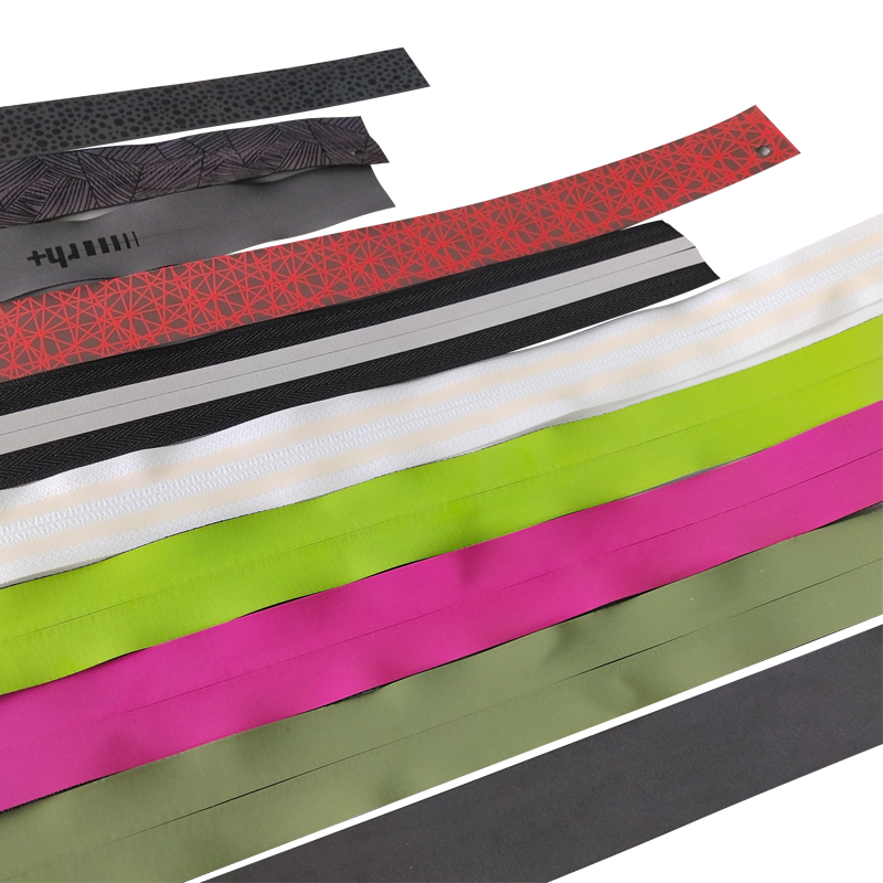 Colorful reflective zipper with lettering in the middle图片4