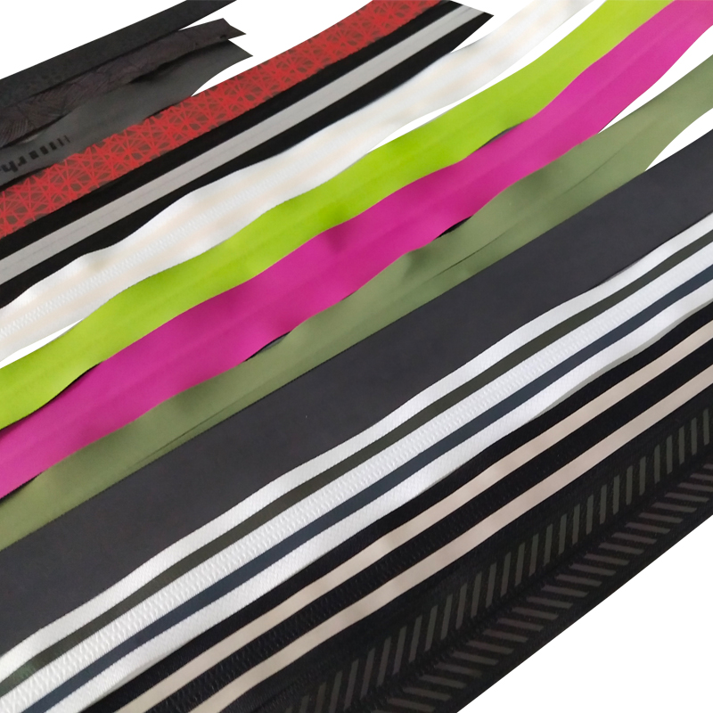 Colorful reflective zipper with lettering in the middle图片6